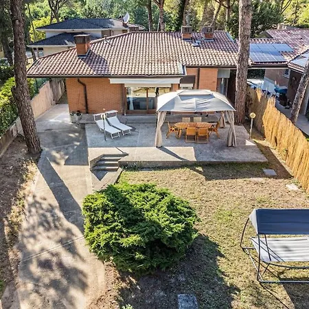 Villa Pineta House Lignano Free Parking-beach-garden